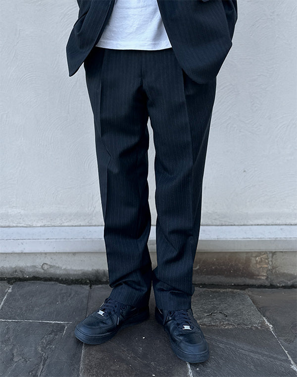 
                  
                    Load image into Gallery viewer, BLUEFACED WOOL TWO-TUCK SLACKS / 315192252003
                  
                