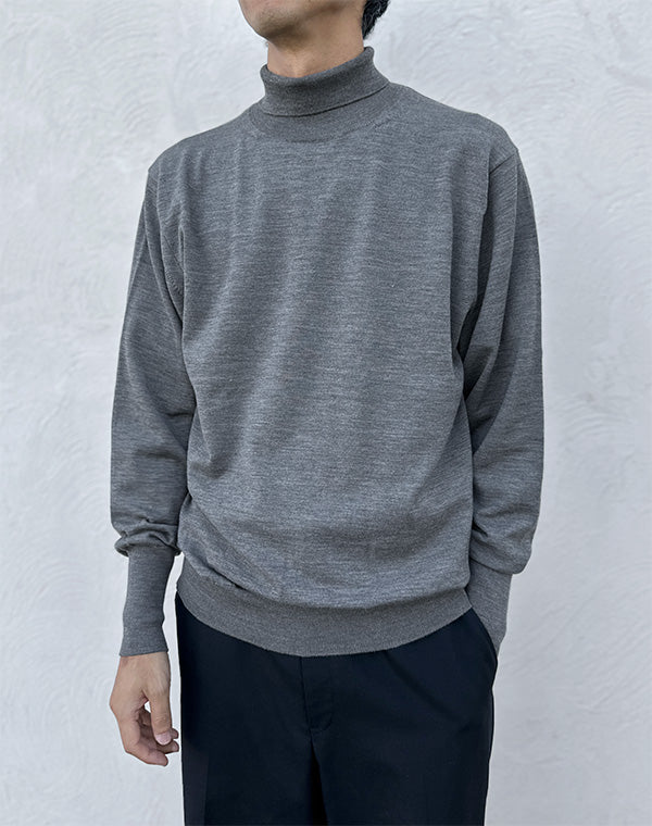 
                  
                    Load image into Gallery viewer, Men BABY WOOL TURTLE NECK / 301335252001
                  
                