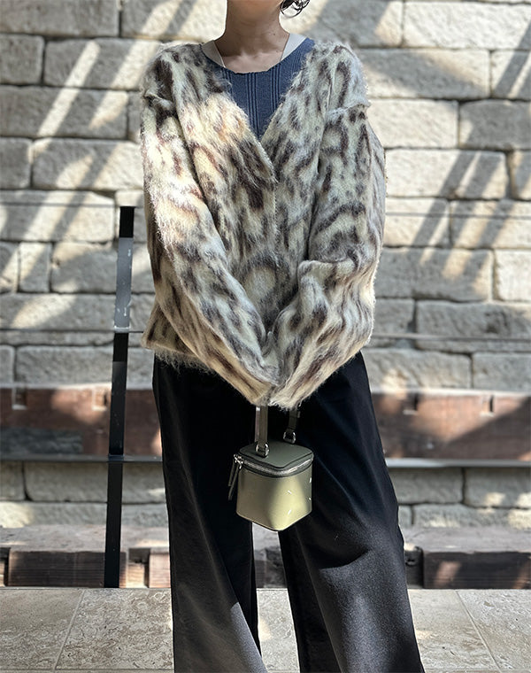 
                  
                    Load image into Gallery viewer, Wide Slit Cardigan / 308333252001
                  
                