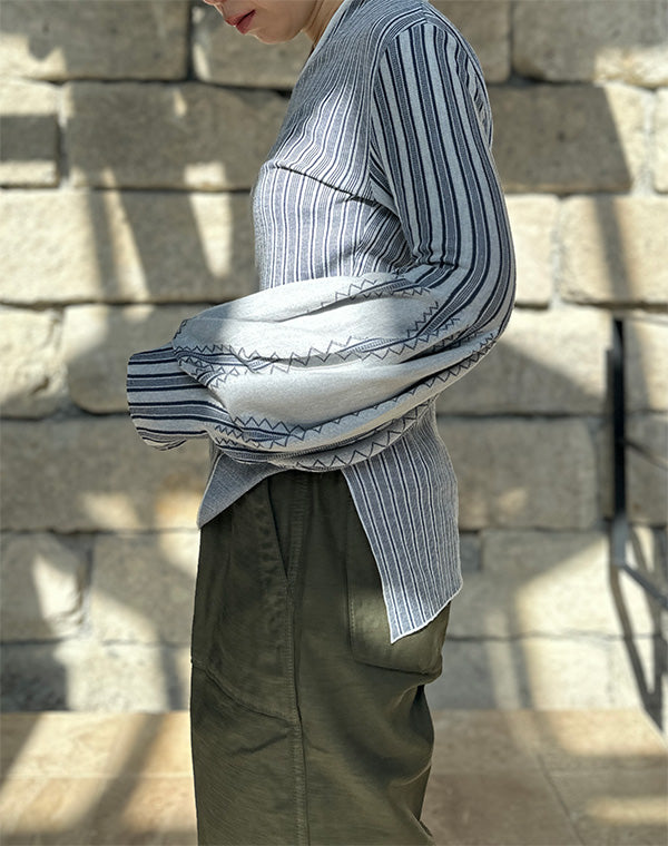 
                  
                    Load image into Gallery viewer, Asymmetric Knitted Volume Top / 301165252007
                  
                