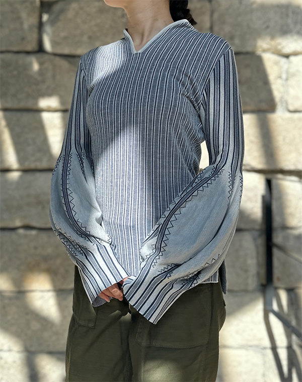 
                  
                    Load image into Gallery viewer, Asymmetric Knitted Volume Top / 301165252007
                  
                