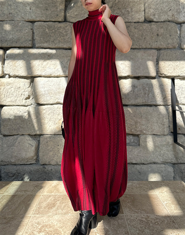 
                  
                    Load image into Gallery viewer, Asymmetric Knitted Volume Dress / 303165252003
                  
                