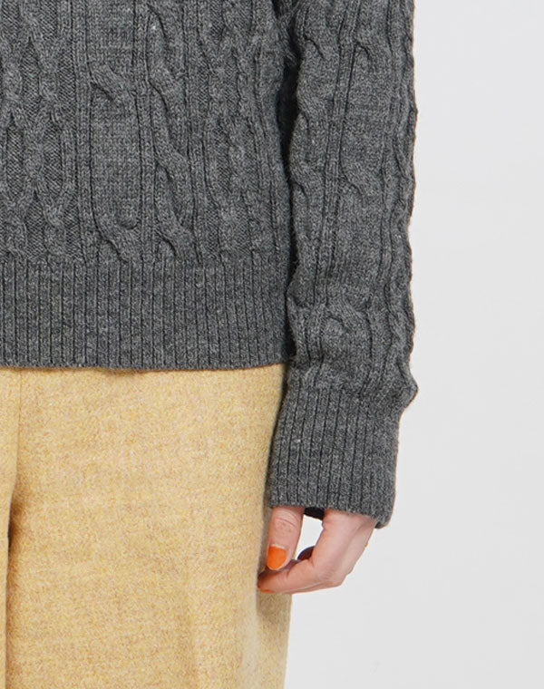 
                  
                    Load image into Gallery viewer, SHION ミドルゲージ ケーブルセーター / JJA19502UB
                  
                