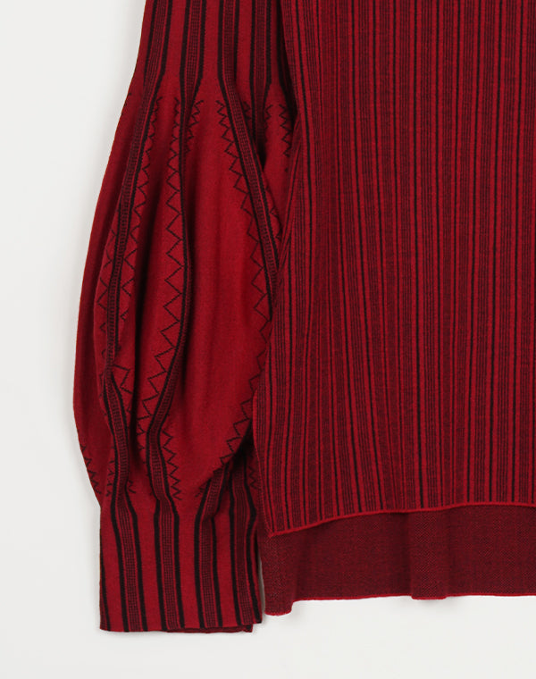 
                  
                    Load image into Gallery viewer, Asymmetric Knitted Volume Top / 301165252007
                  
                